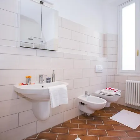 Appartement Sleeps 8 Pool Carate Urio