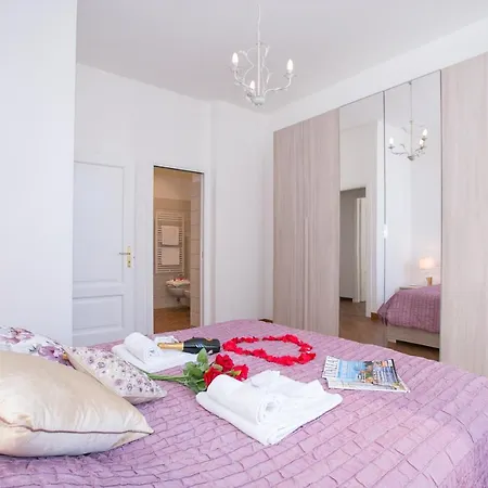 Sleeps 8 Pool Carate Urio