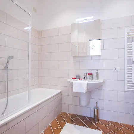 Sleeps 8 Pool Apartment *