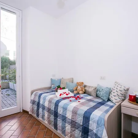 Sleeps 8 Pool * Carate Urio