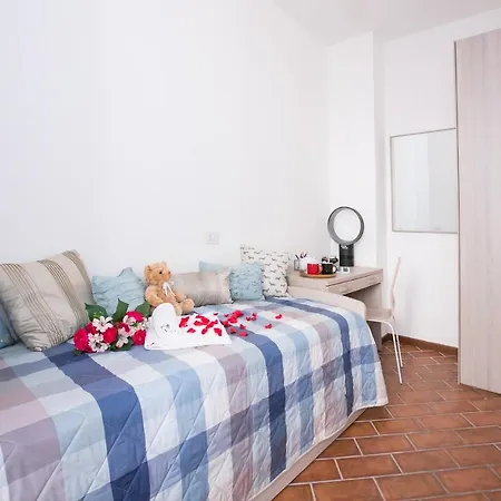 Sleeps 8 Pool Lejlighed Carate Urio